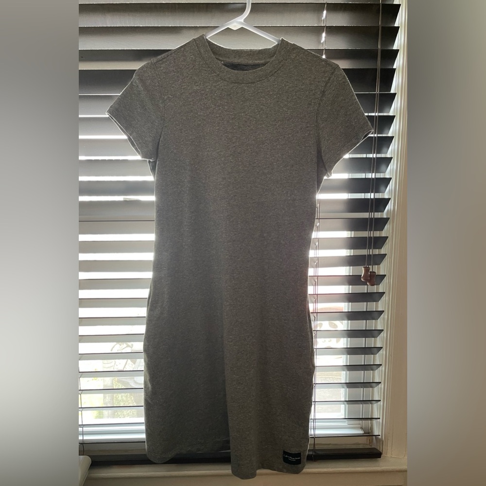 Calvin Klein T-shirt dress w. pockets 💯 cotton (never worn)